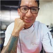 Chef y docente de gastronomía imparte clases de cocina internacional, panadería y pastelería para todas las edades